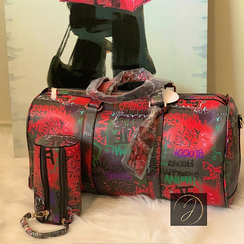 Graffiti design duffle bag set